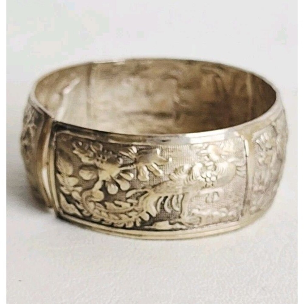 Miao Silver Tone Bangle with repoussé Depicting Birds and Deer In Nature Vintage - Picture 3 of 5
